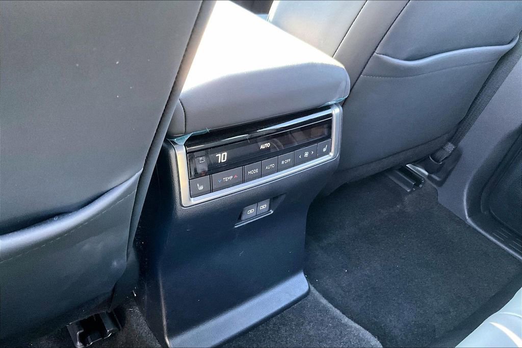 Used 2025 Lexus GX 550 w/ Cold Area Package AWD/4WD image 33