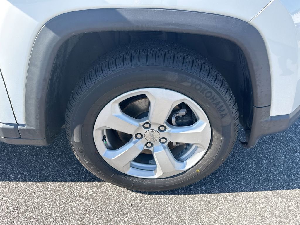 Used 2018 Jeep Compass Latitude w/ Popular Equipment Group FWD image 27