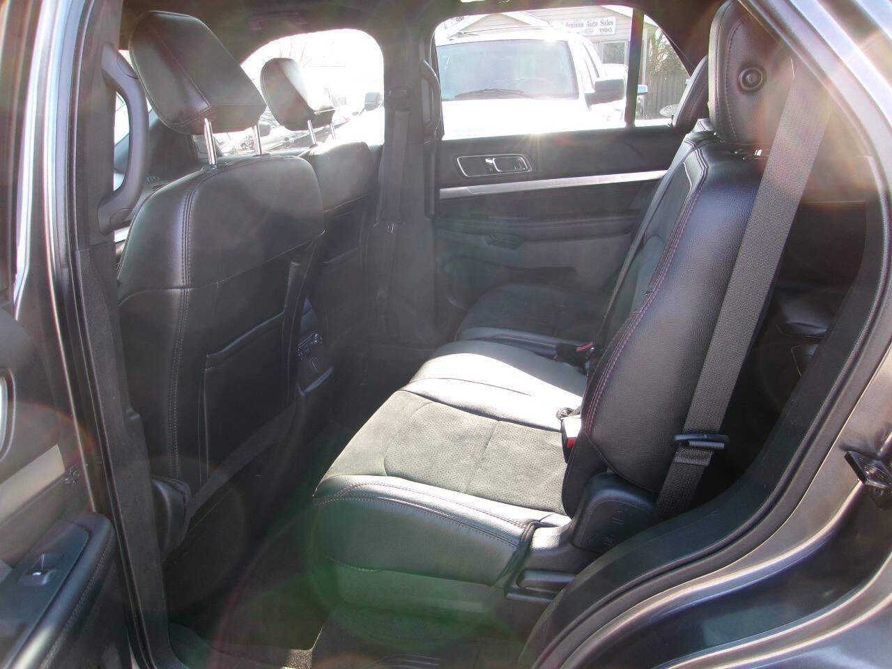 Used 2019 Ford Explorer XLT w/ Equipment Group 202A image 6