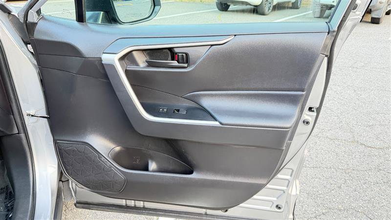 Used 2025 Toyota RAV4 LE AWD/4WD image 25
