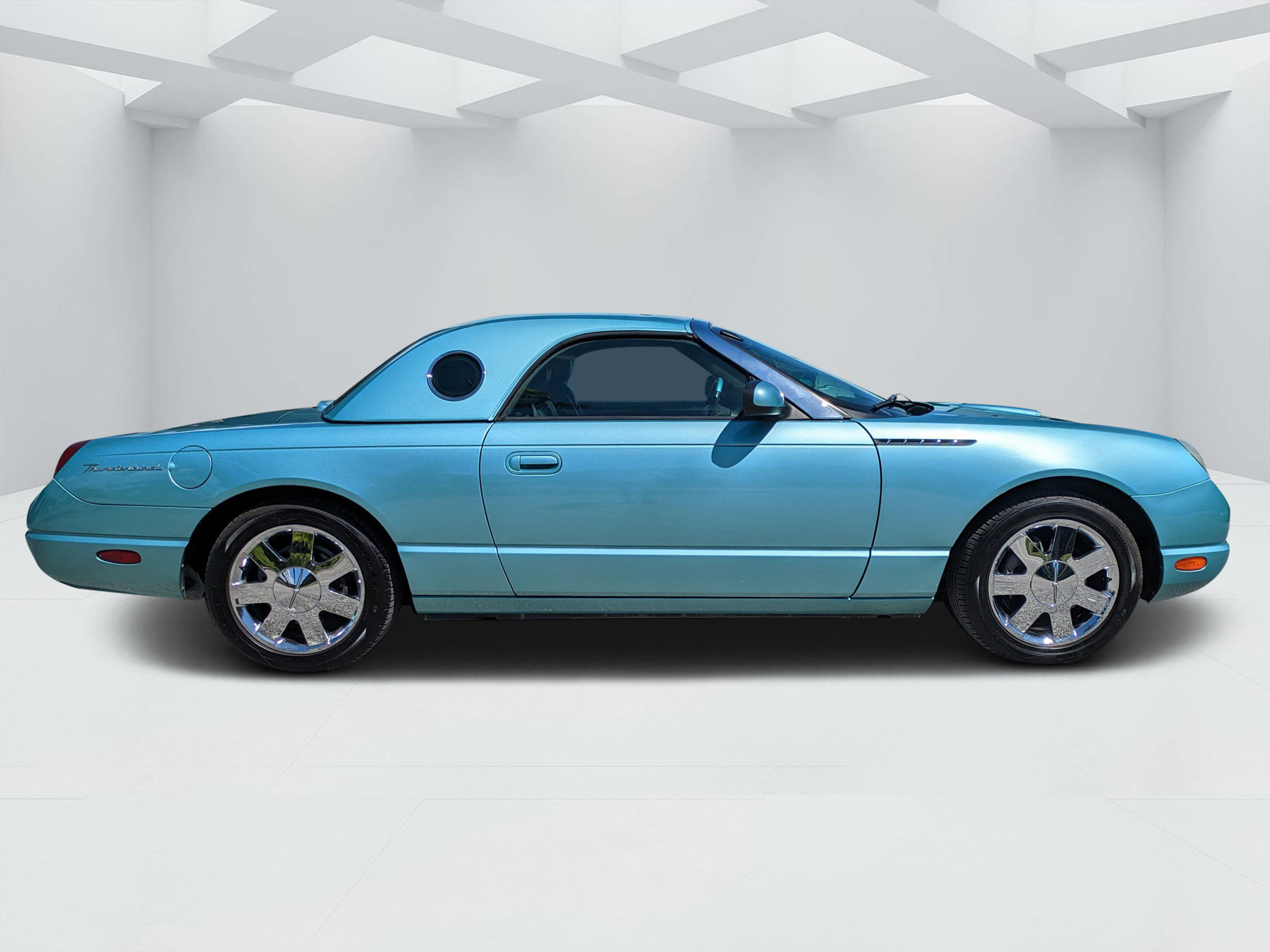 Used 2002 Ford Thunderbird RWD image 2