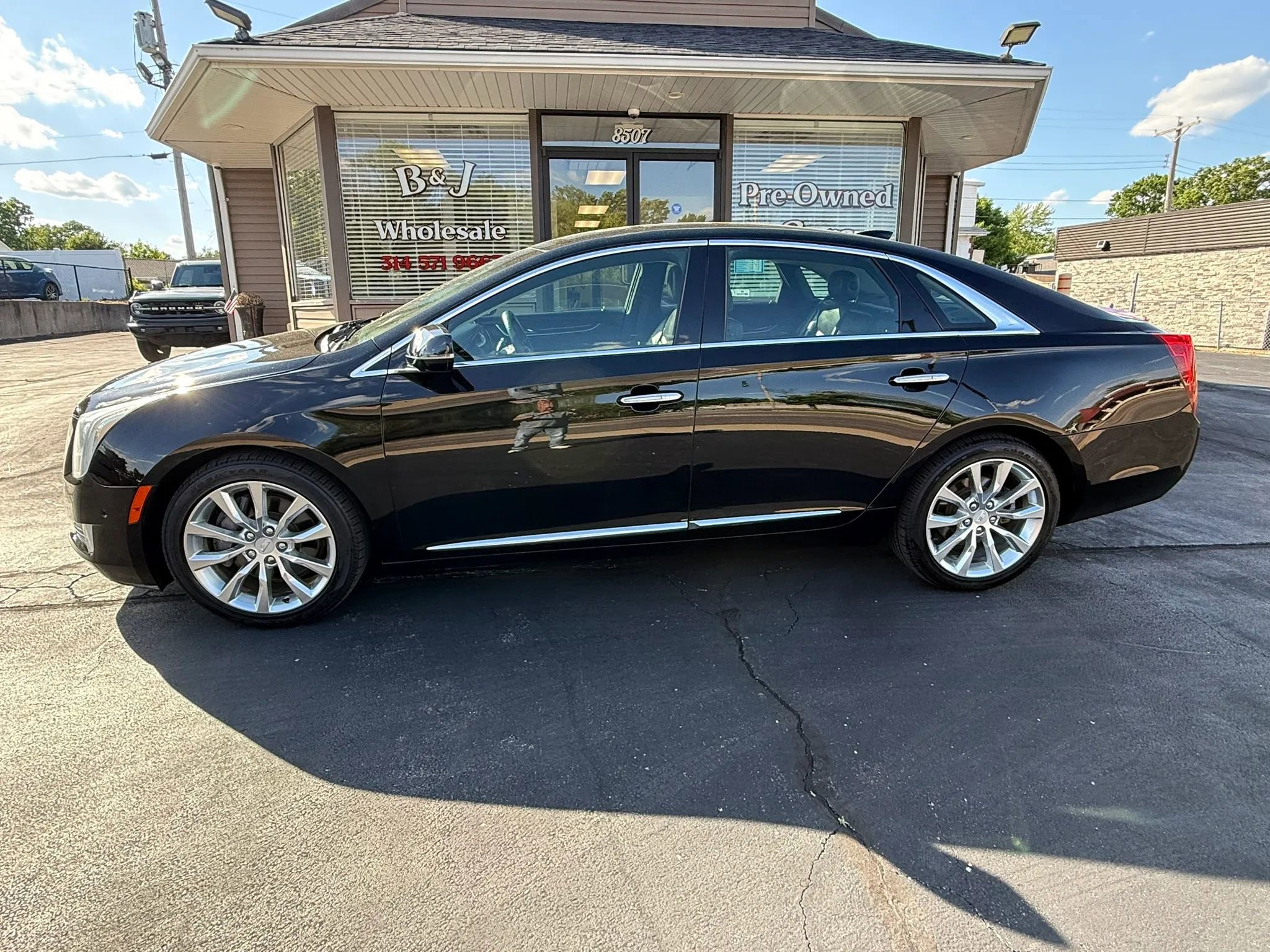 Used 2016 Cadillac XTS Luxury FWD image 2