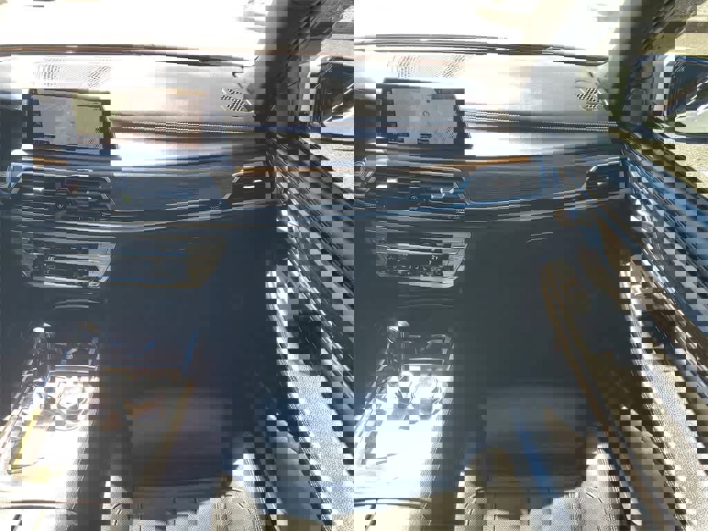 Used 2019 BMW 740i w/ Executive Package image 13