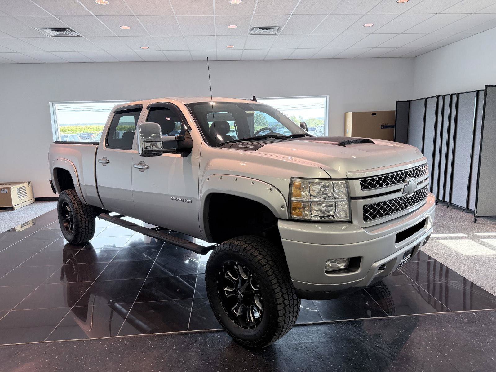 Used 2014 Chevrolet Silverado 2500 LTZ w/ LTZ Plus Package AWD/4WD image 7