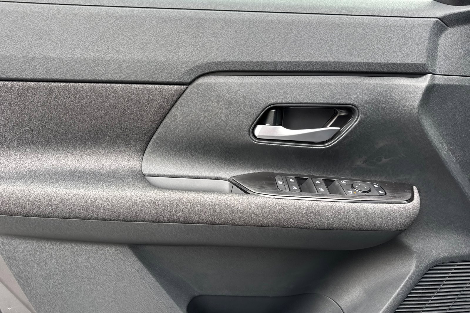 New 2026 Nissan Kicks SV w/ SV Premium Package image 8