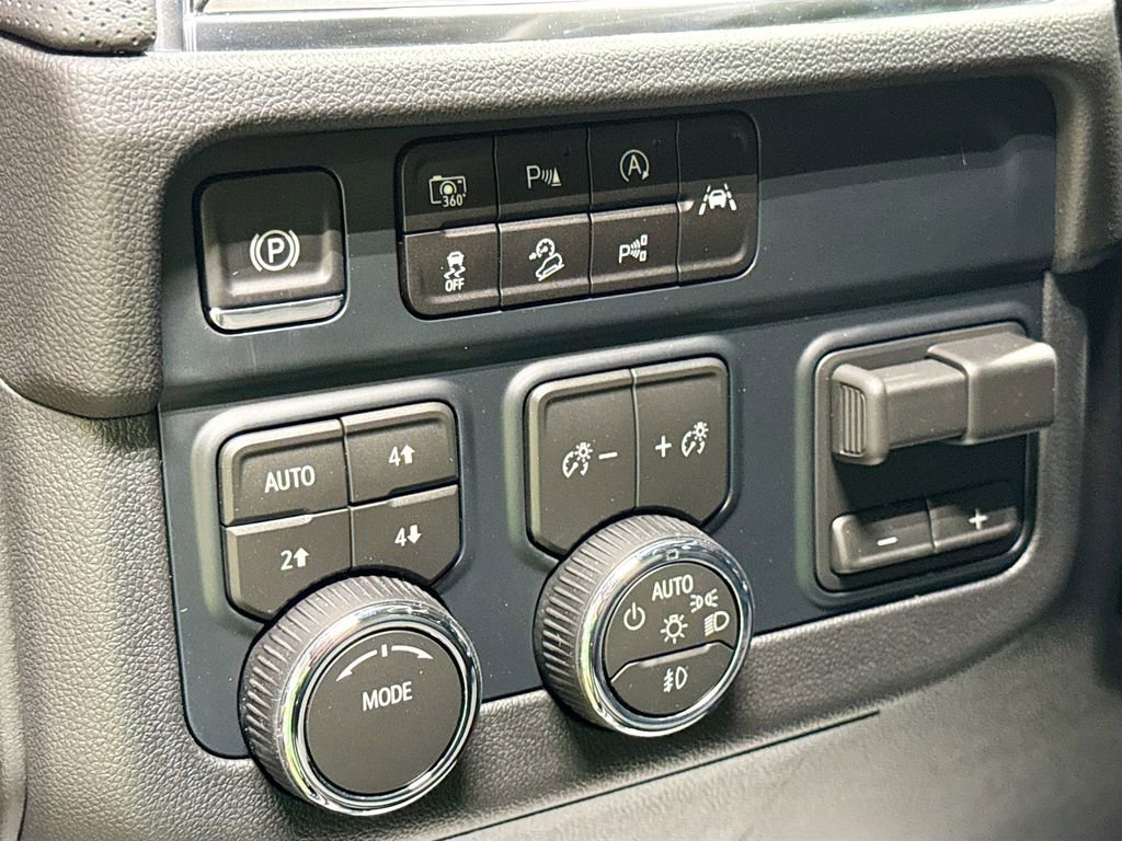 New 2026 Chevrolet Suburban Premier AWD/4WD image 10