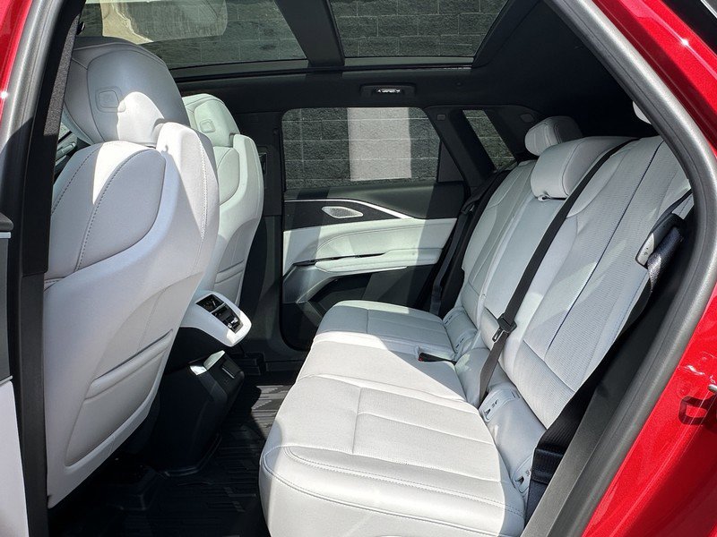 New 2025 Cadillac Lyriq Luxury image 7