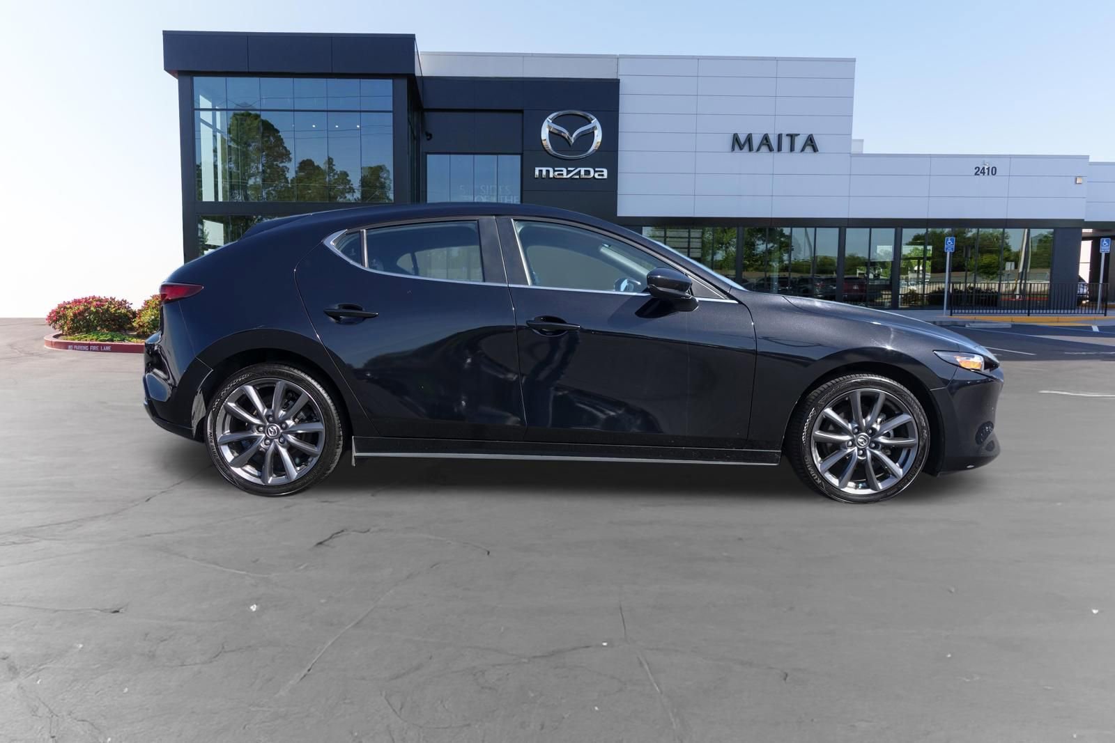 Used 2020 MAZDA MAZDA3 AWD Hatchback image 2