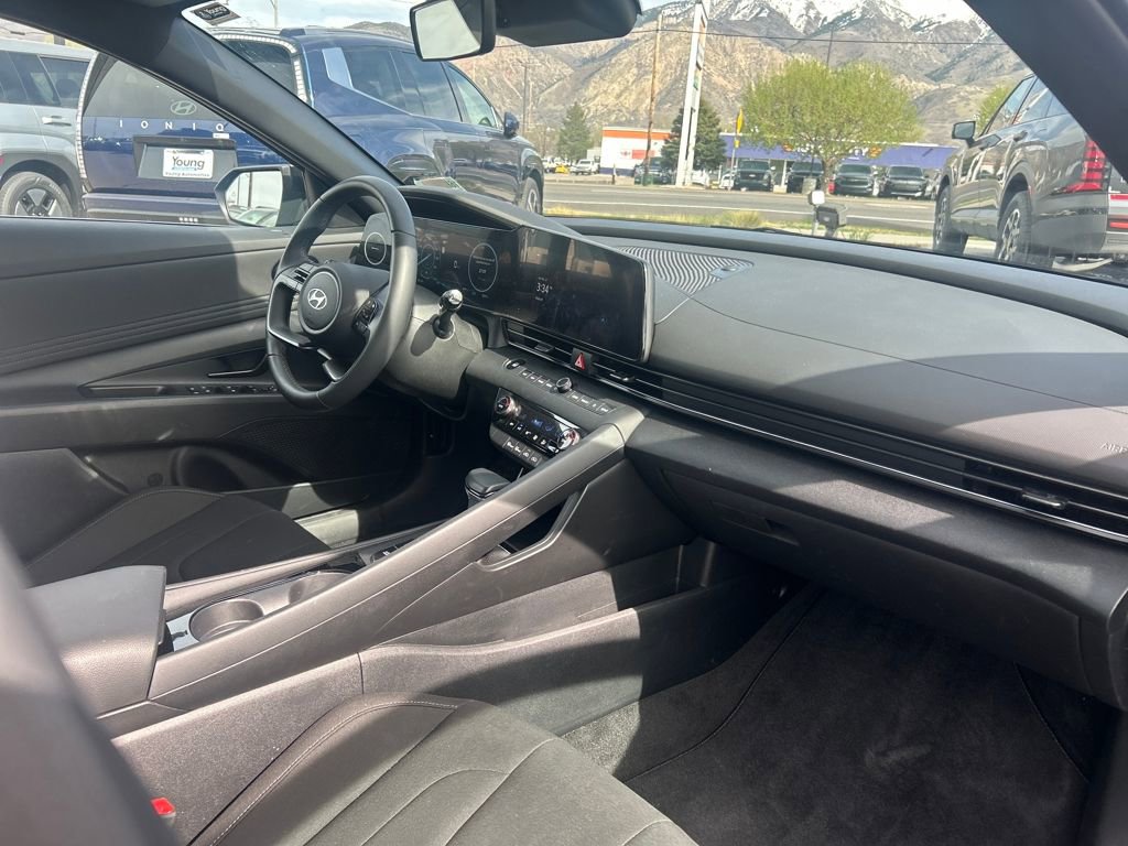 Used 2025 Hyundai Elantra SEL FWD image 11