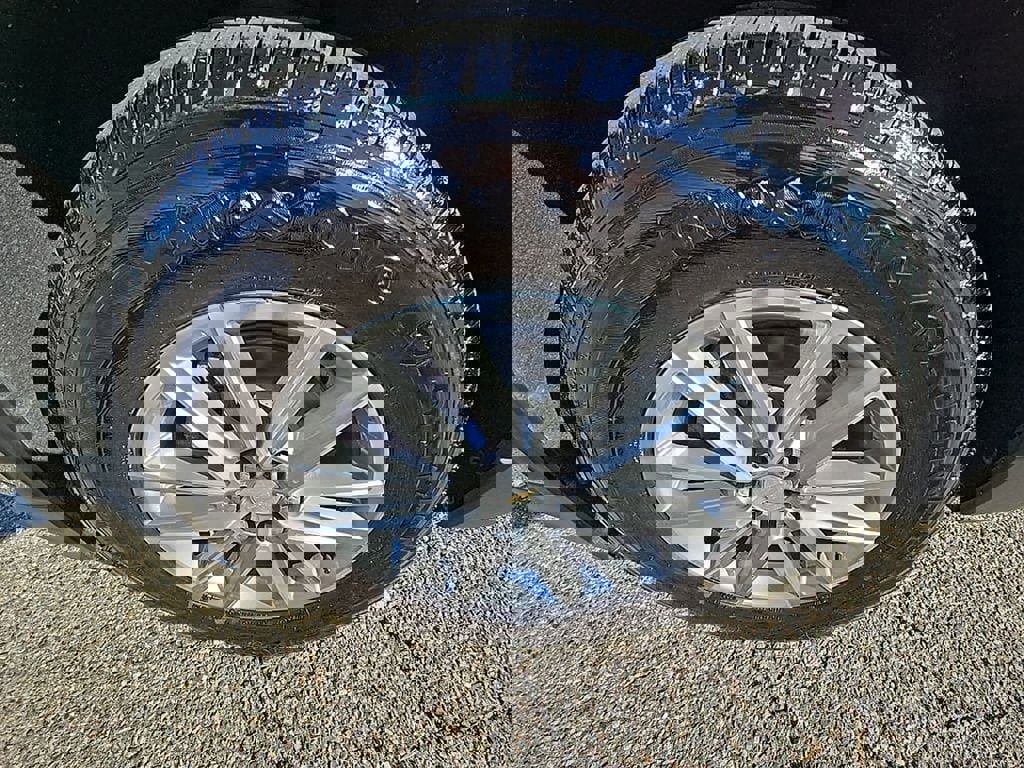 Used 2023 Chevrolet Traverse LT image 37