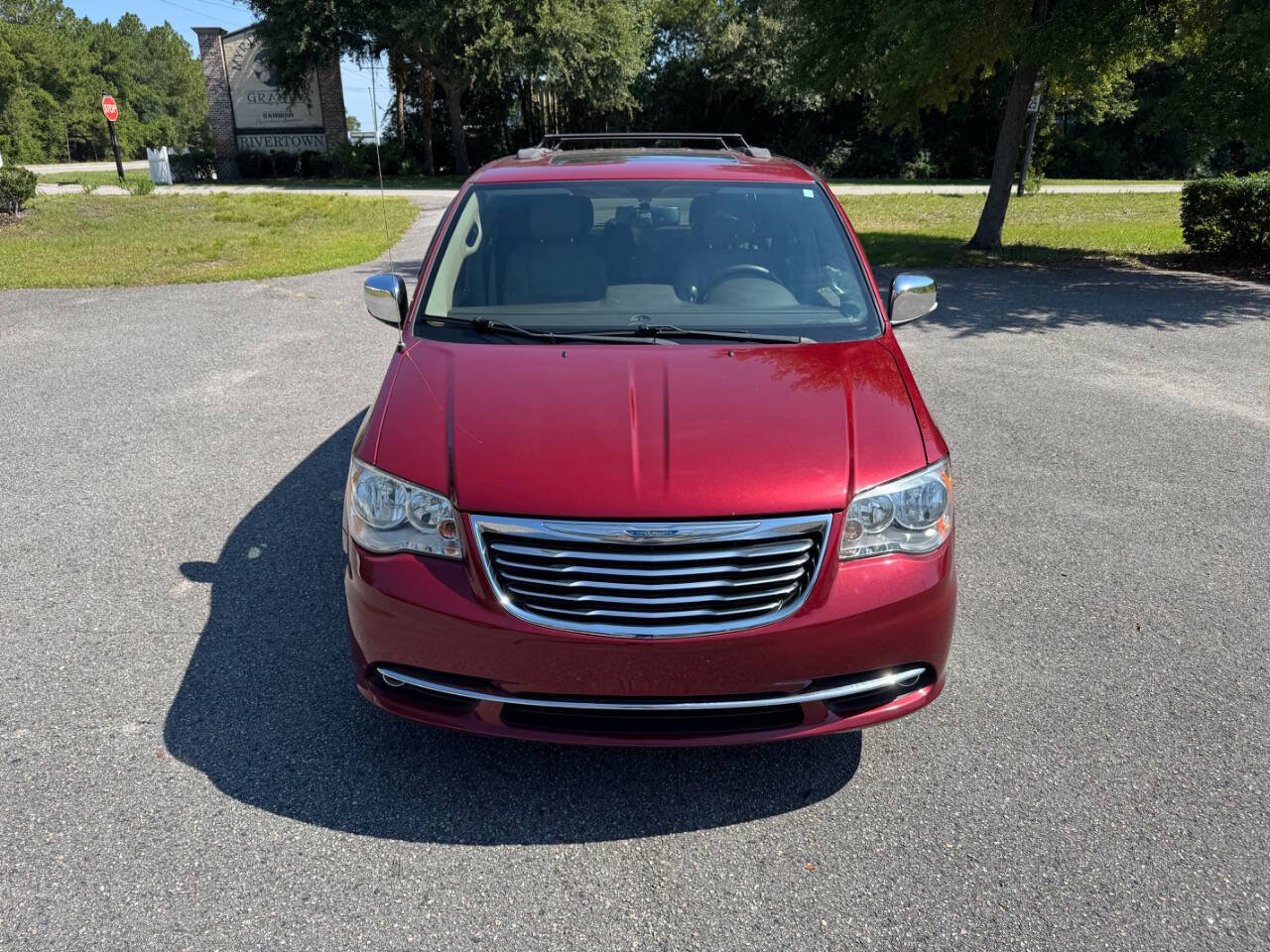 Used 2013 Chrysler Town & Country Touring-L w/ Entertainment Group #2 FWD image 2