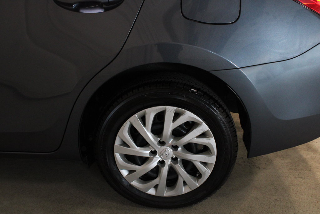Used 2018 Toyota Corolla LE FWD image 29