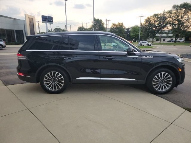 Certified 2024 Lincoln Aviator Reserve w/ Elements Package Plus AWD/4WD image 2