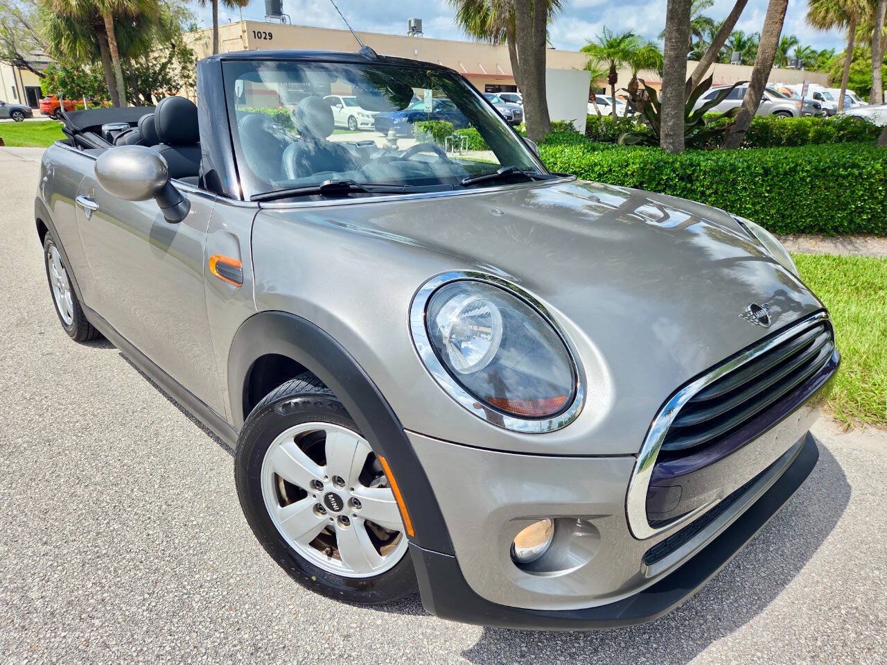 Used 2019 MINI Cooper Convertible w/ Signature Upholstery Package FWD image 3