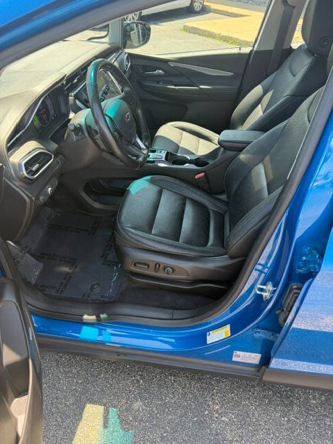Used 2022 Chevrolet Bolt LT w/ Infotainment Package FWD image 10