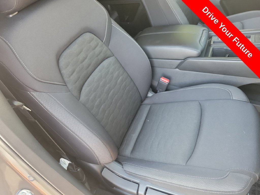 Used 2025 Nissan Pathfinder S FWD image 19