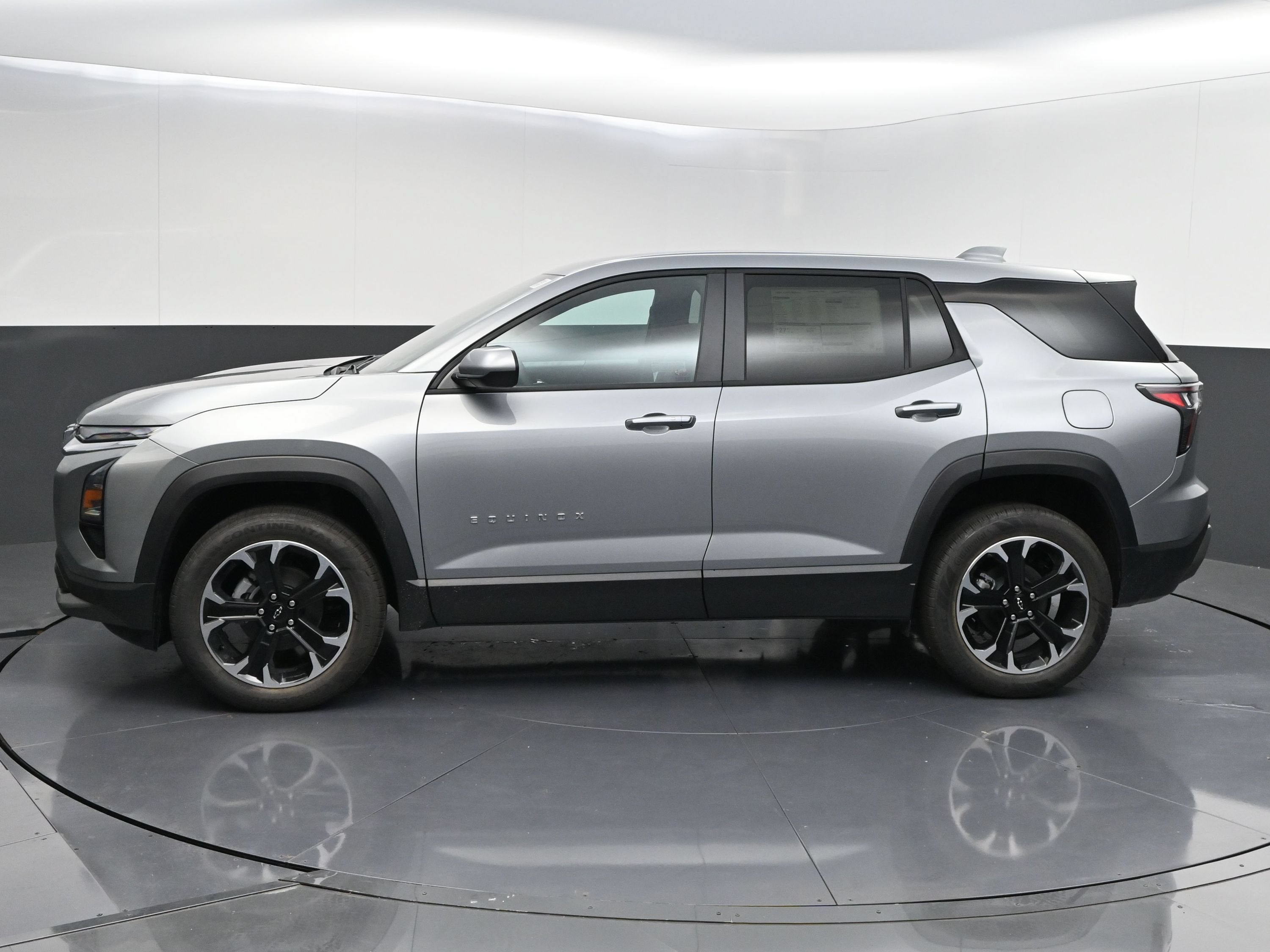 New 2027 Chevrolet Equinox LT w/ Convenience Package II FWD image 5