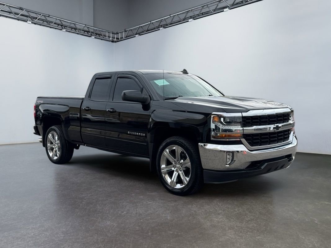 Used 2017 Chevrolet Silverado 1500 LT w/ All Star Edition image 3