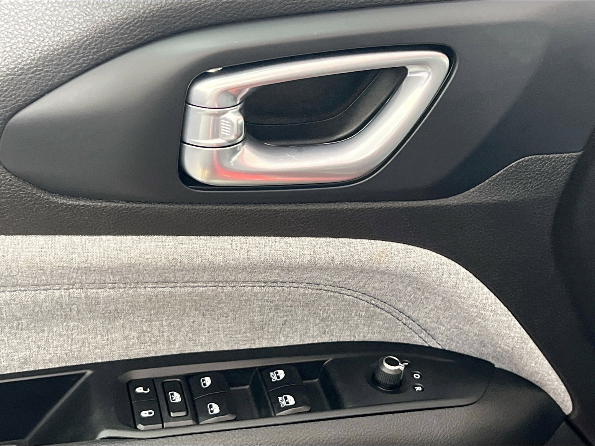 Used 2023 Jeep Compass Sport image 16