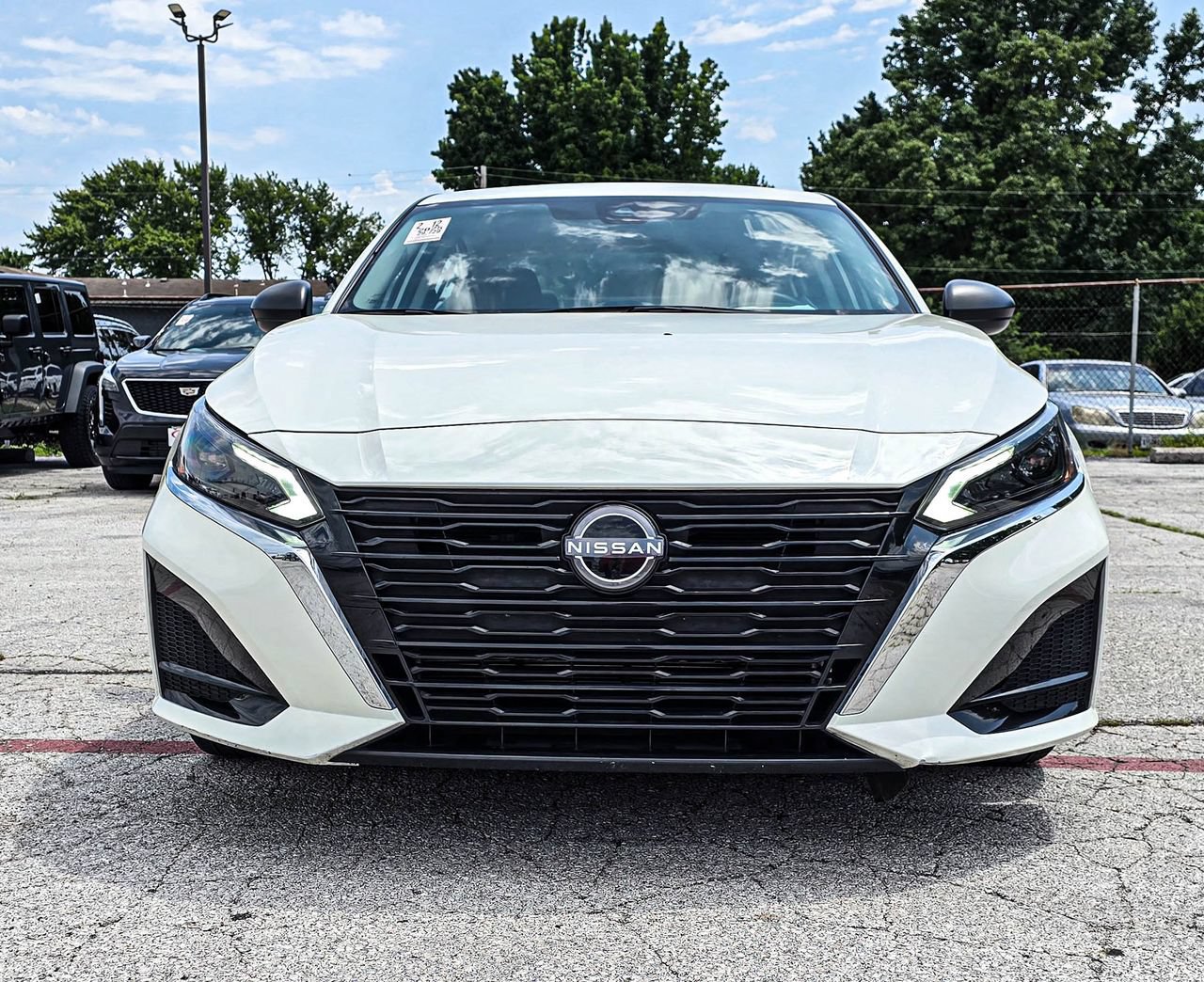 Used 2025 Nissan Altima 2.5 SV FWD image 2