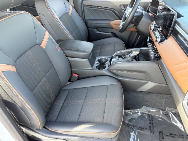 Used 2025 GMC Canyon AT4 AWD/4WD image 11