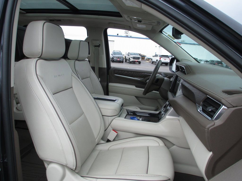 Used 2023 GMC Yukon XL Denali w/ LPO, Floor Liner Package image 25