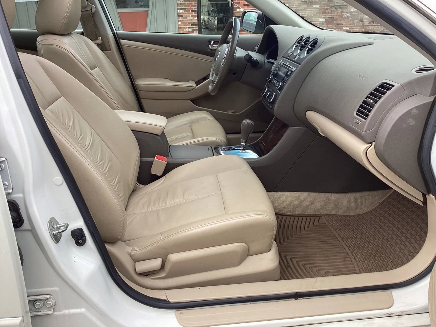 Used 2011 Nissan Altima 3.5 SR w/ 3.5SR Premium Pkg FWD image 13