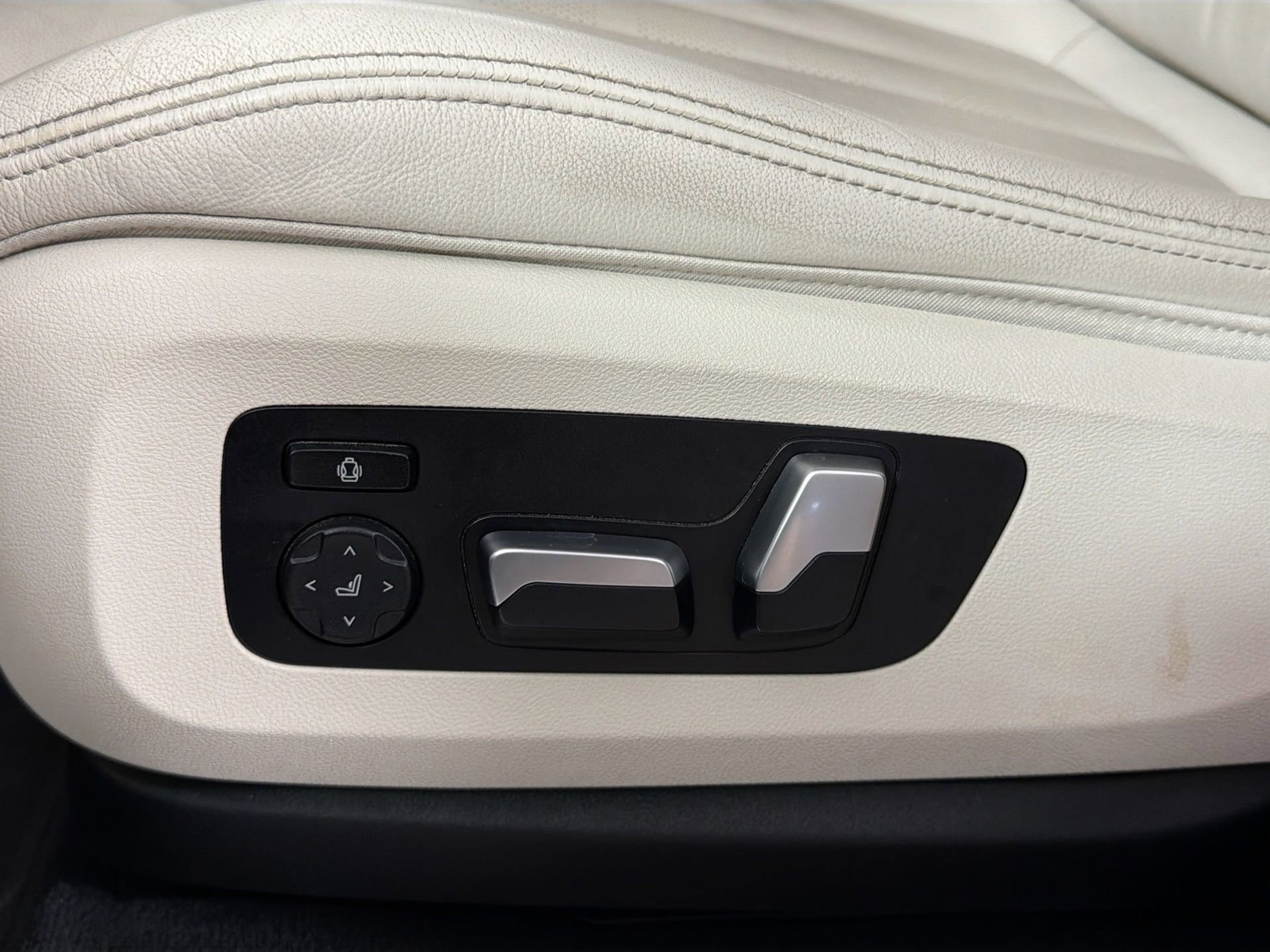 Used 2021 BMW X5 xDrive40i w/ Convenience Package image 19