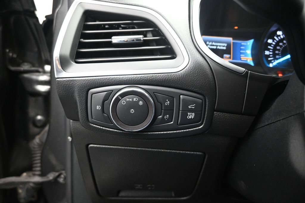 Used 2020 Ford Edge Titanium w/ Equipment Group 301A AWD/4WD image 13