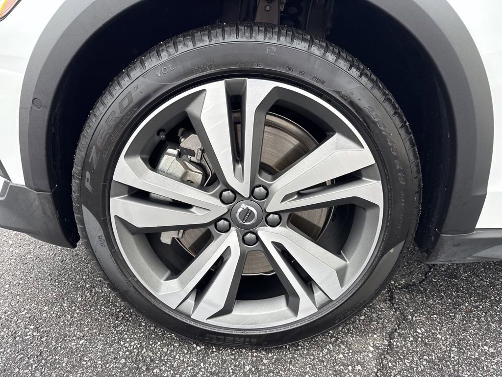 Used 2025 Volvo V60 B5 Cross Country Plus image 9