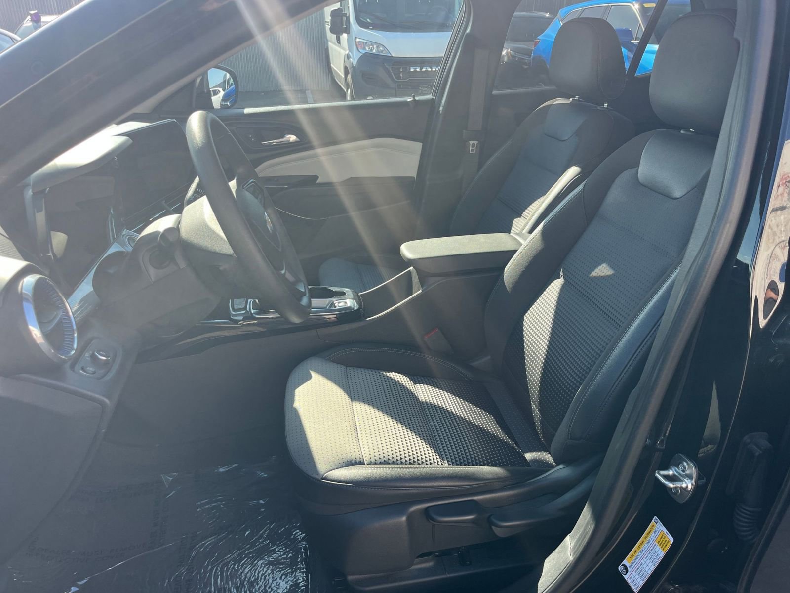 Used 2025 Chevrolet Trax LT FWD image 36