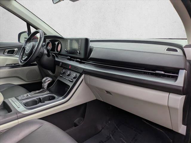 Used 2024 Kia Carnival LX image 28