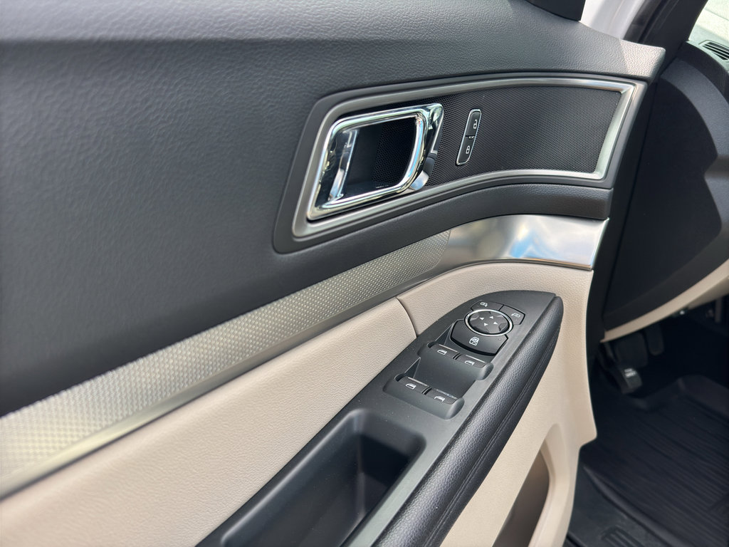 Used 2019 Ford Explorer XLT w/ Equipment Group 202A FWD image 16