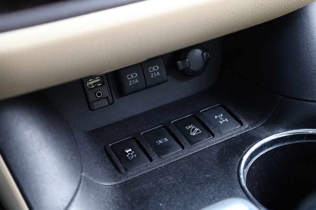 Used 2018 Toyota Highlander XLE image 16