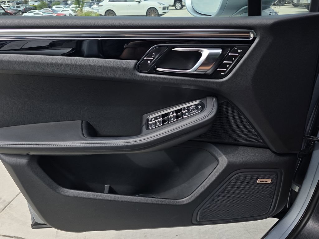 Certified 2026 Porsche Macan AWD/4WD image 24