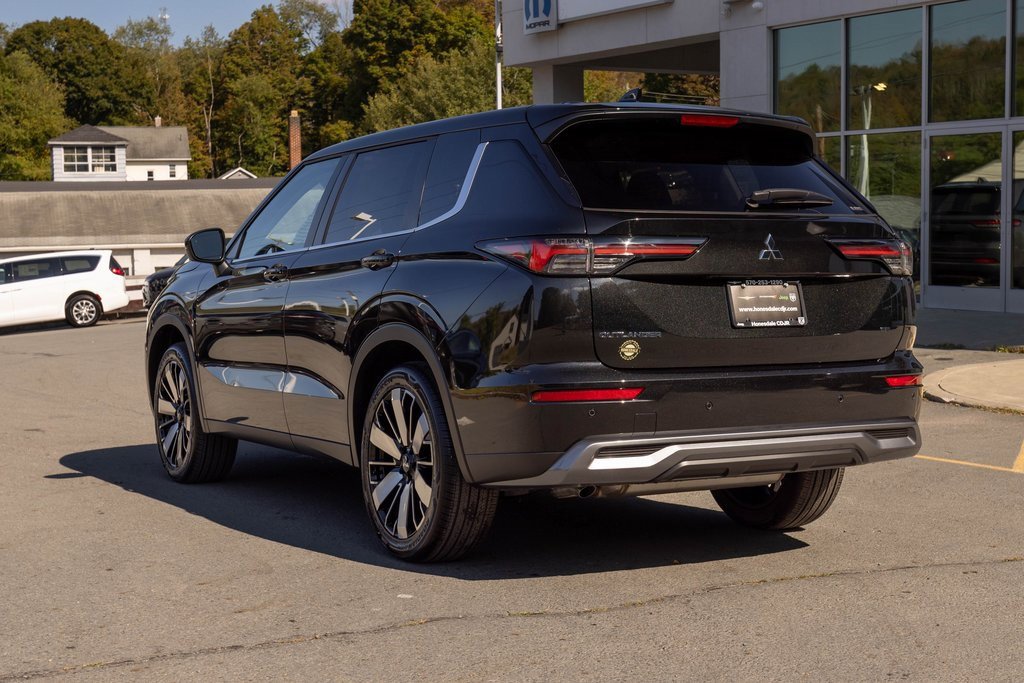 Used 2025 Mitsubishi Outlander SE image 7