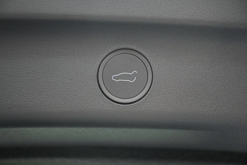 Used 2026 Tesla Model Y AWD image 23