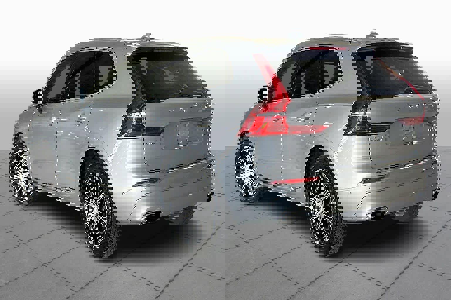 Used 2018 Volvo XC60 T5 Inscription w/ Convenience Package image 11