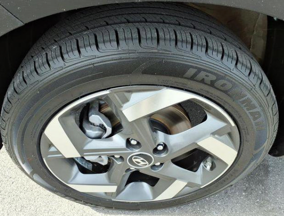 Used 2024 Hyundai Venue Limited FWD image 10