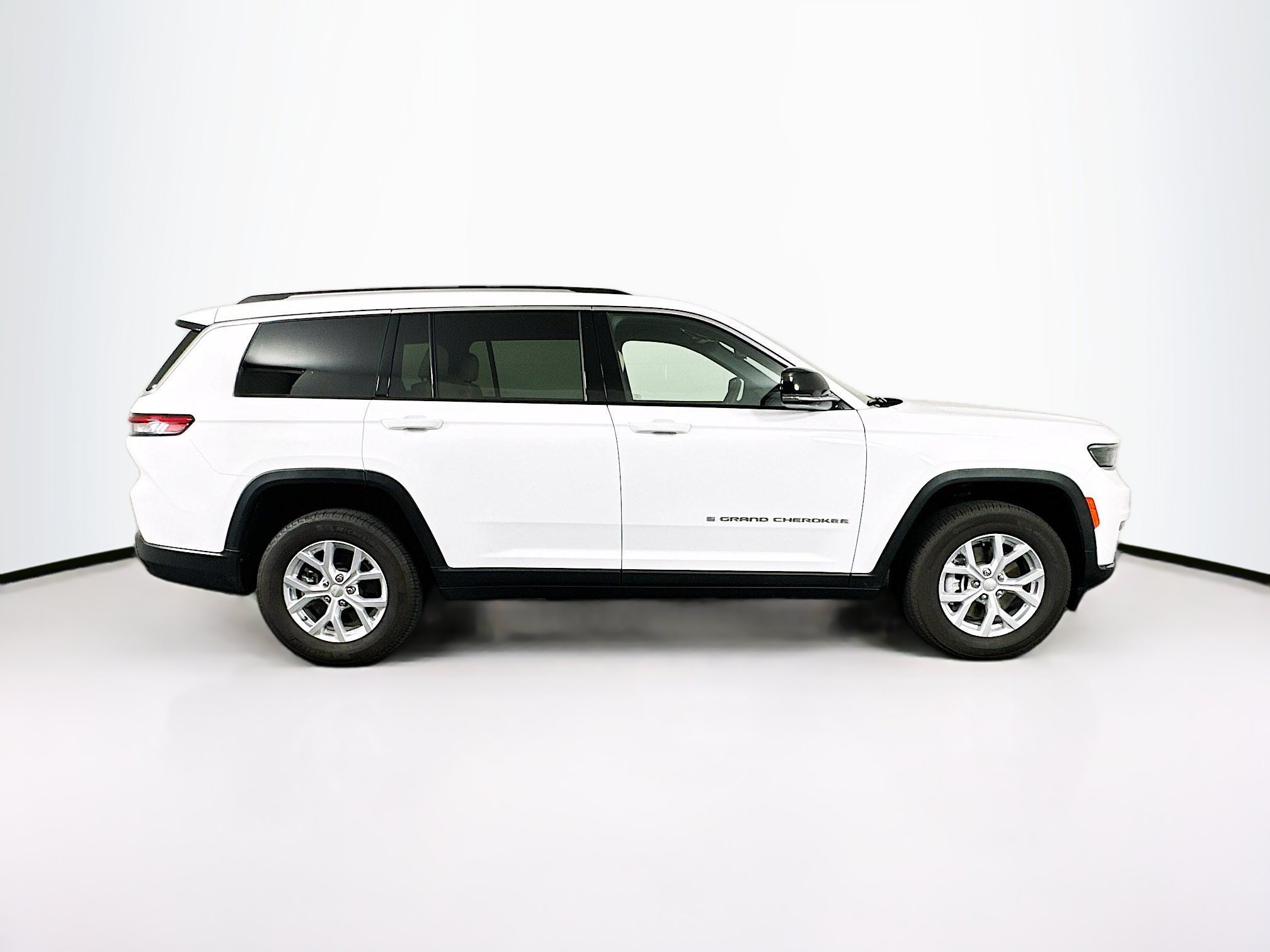 Used 2023 Jeep Grand Cherokee L Limited AWD/4WD image 10