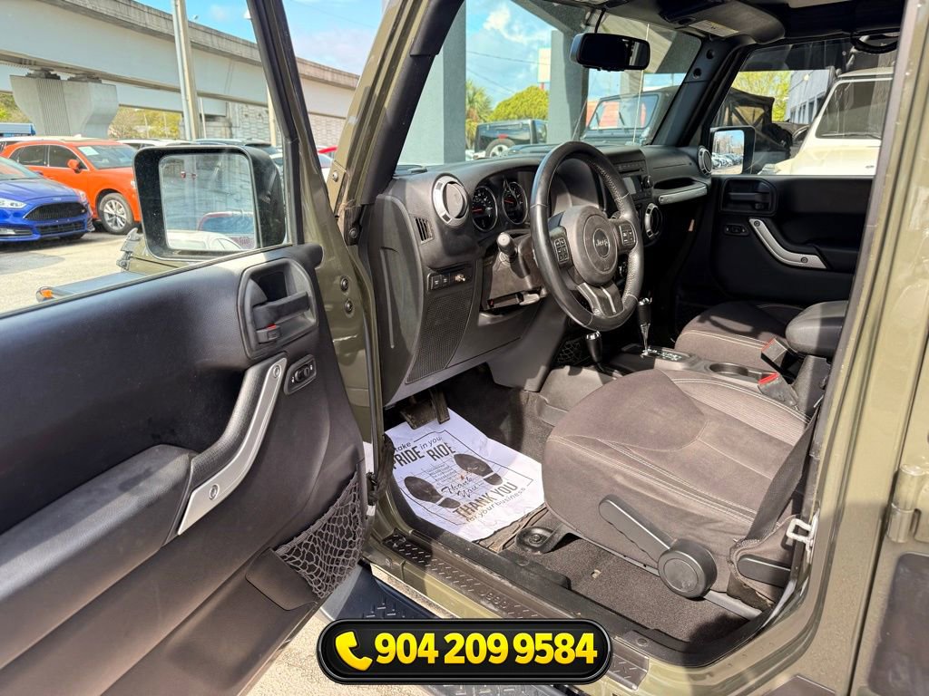 Used 2015 Jeep Wrangler Unlimited Rubicon w/ Dual Top Group AWD/4WD image 18