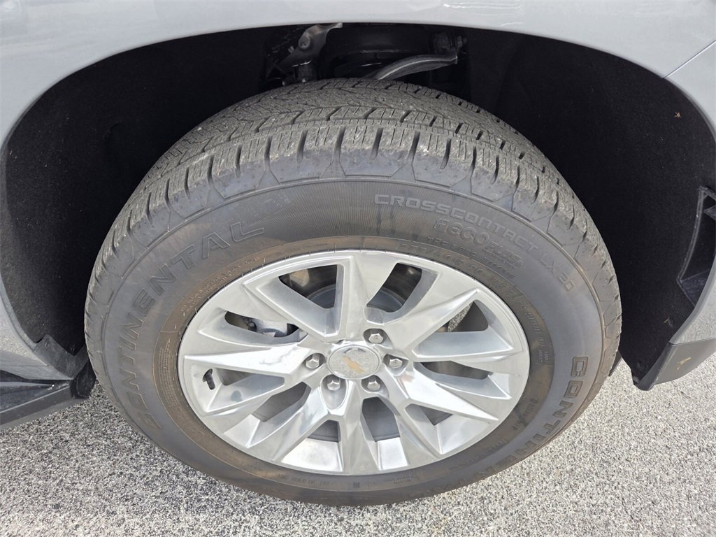 Used 2025 Chevrolet Suburban Premier image 23