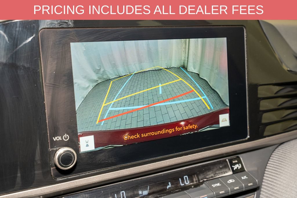 Used 2025 Toyota Camry SE FWD image 13