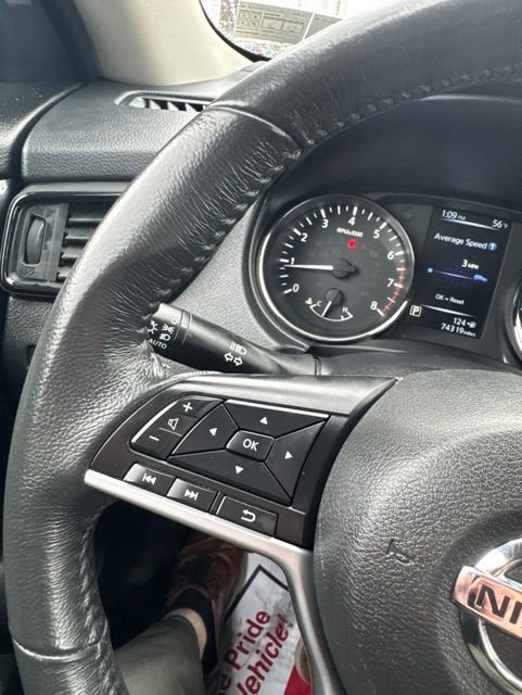 Used 2017 Nissan Rogue SV AWD/4WD image 27