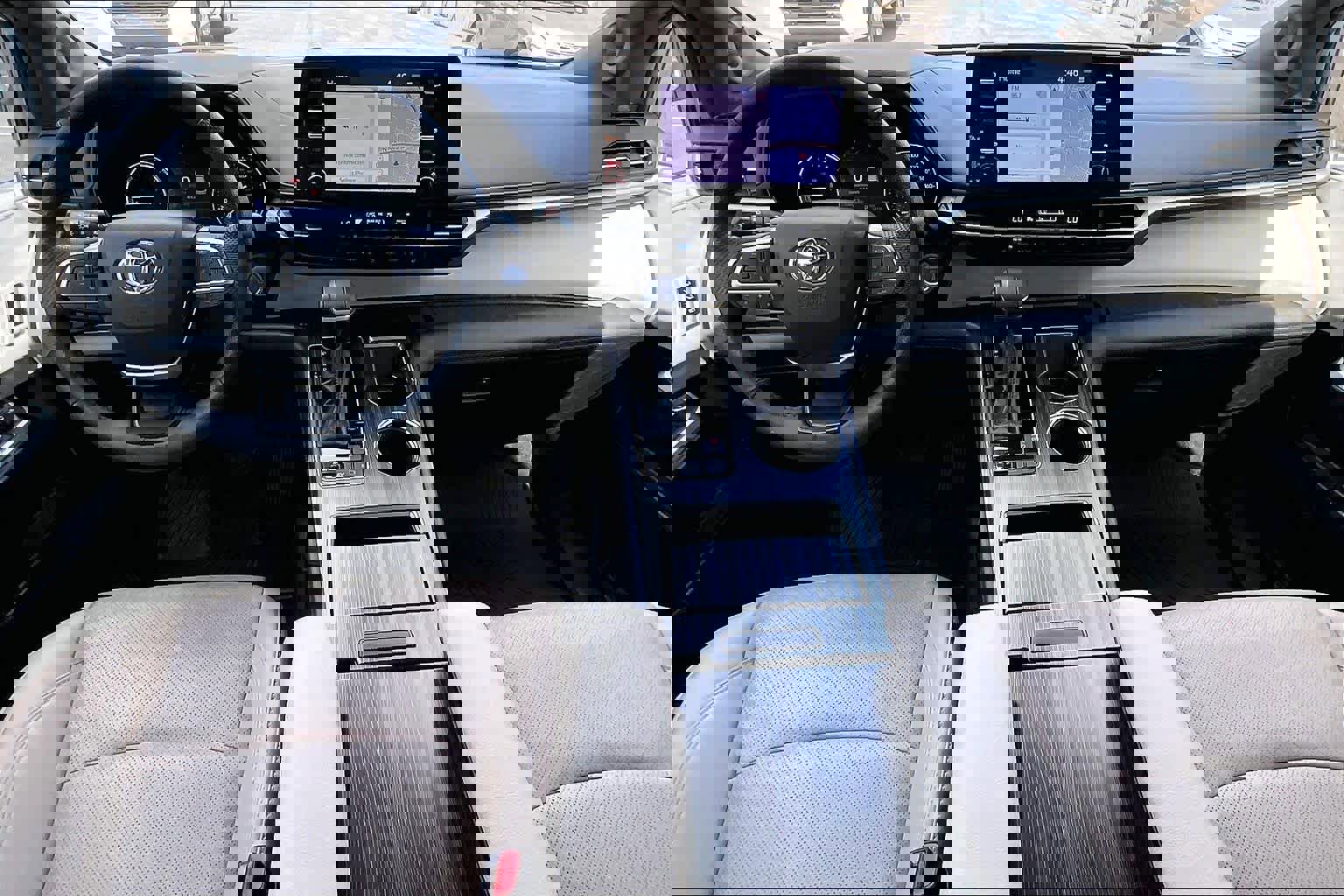 Certified 2024 Toyota Sienna Limited FWD image 16