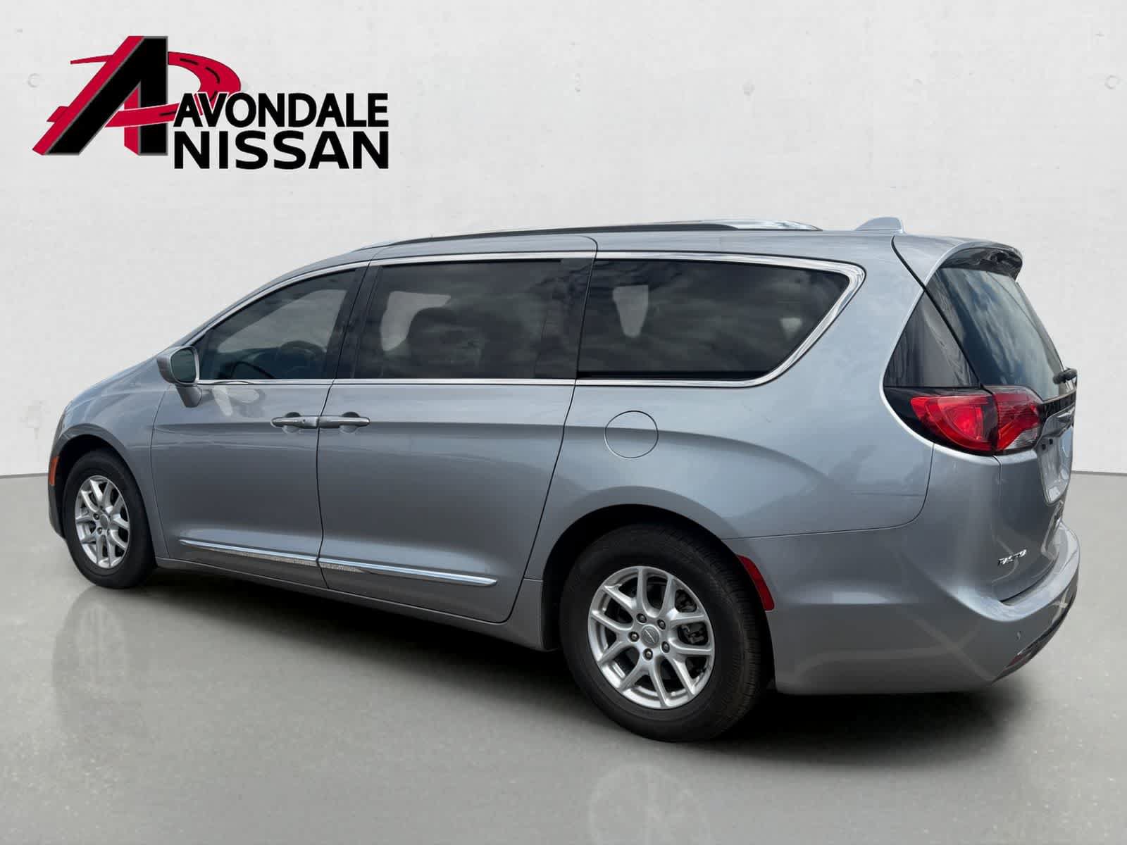 Used 2020 Chrysler Pacifica Touring-L FWD image 3