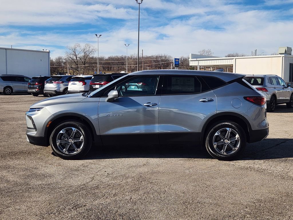 Used 2025 Chevrolet Blazer LT image 4