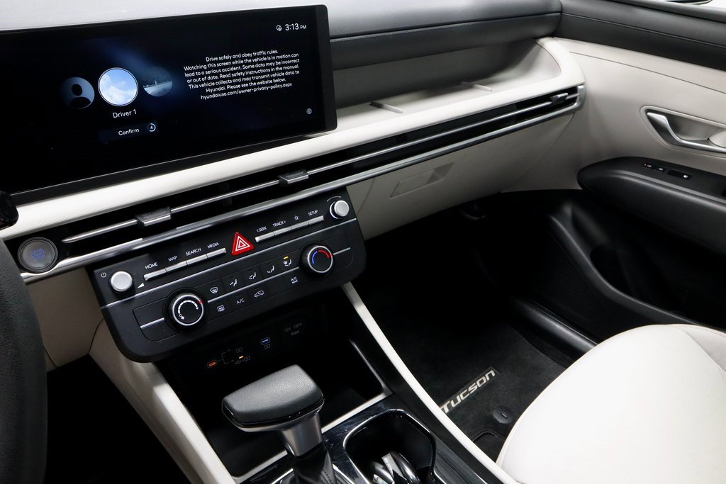 Used 2025 Hyundai Tucson SE image 28