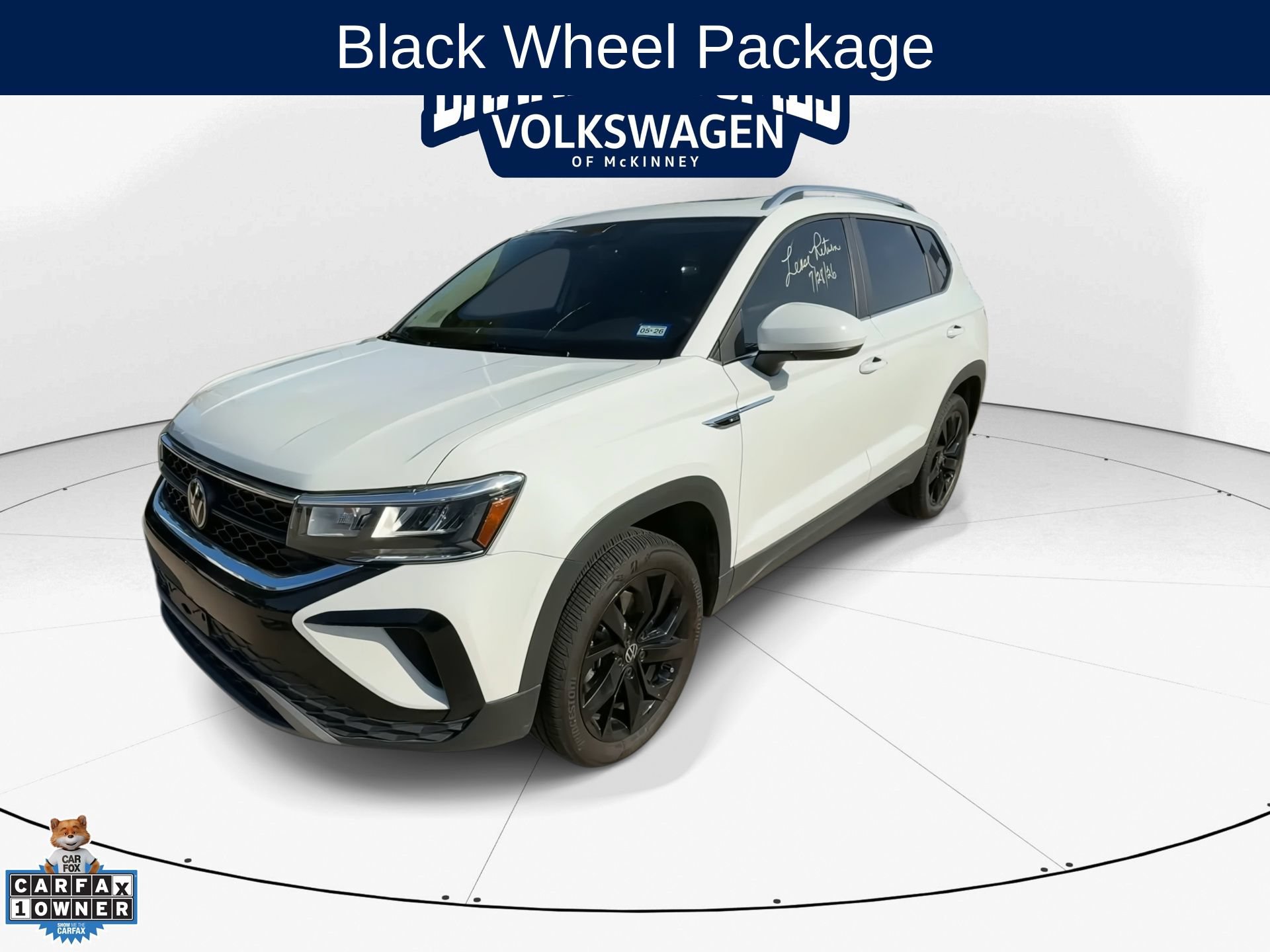 Used 2023 Volkswagen Taos SE w/ Panoramic Sunroof Package FWD image 3
