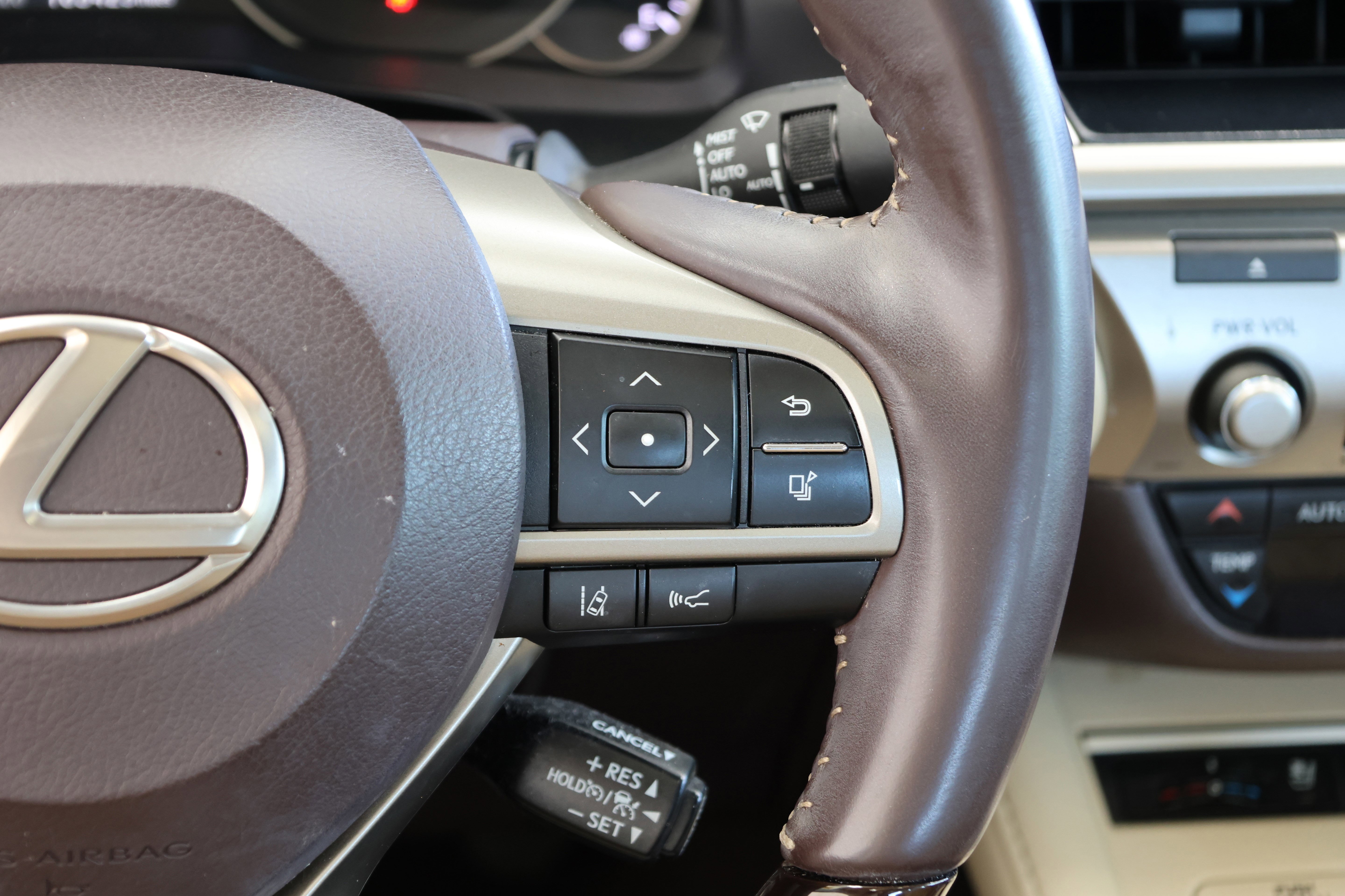 Used 2018 Lexus ES 350 350 w/ Luxury Package w/Wood Trim image 22